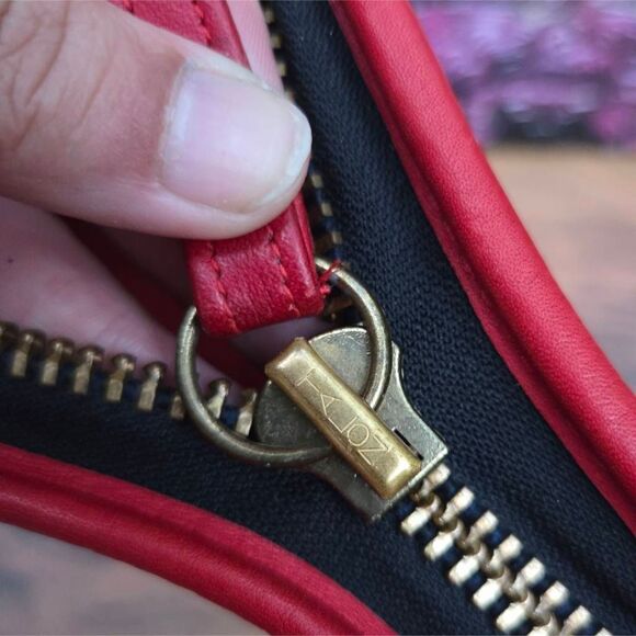 70s Coach Vintage Red Leather NYC Zip Clutch Portfolio w/ Wristlet - Picture 8 of 12